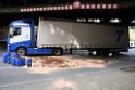 LKW blieb unter Bruecke haengen Koeln Ehrenfeld Innere Kanalstr Hornstr P262